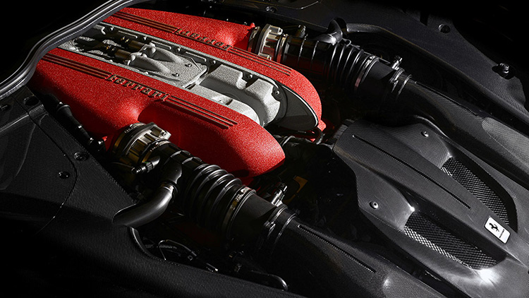 Τεχνικά χαρακτηριστικά Ferrari F12tdf, Κυβισμός: 6,262cc, Αριθμός κυλίνδρων 12, Ισχύς: 740ps, Διαμετράς  x Διαδρομή: 94 x 75.2mm, Σχέση συμπίεσης: 13.5:1
