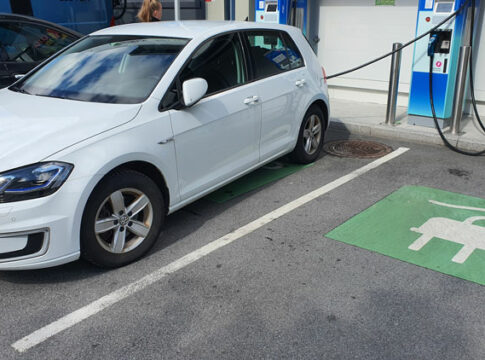 Σταθμοί καυσίμων, Parking &amp; Υποδομές Φόρτισης